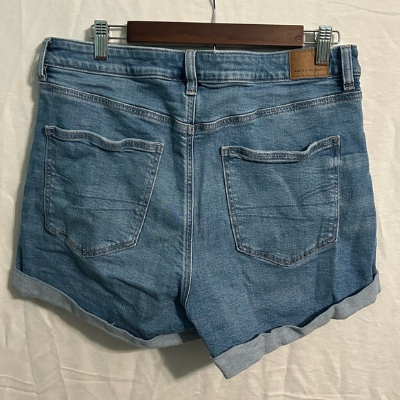 American‎ Eagle Outfitters Denim “Mom Shorts” Light Wash High Waist Womens 12 - Picture 2 of 5
